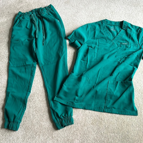 Jaanuu Other New Jaanuu Hunter Green Scrubs Size Xs Both Top And